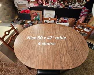 Nice 50 x 42 table 4 chairst