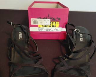 Women's Vaneli Size 12 short heeled sandals