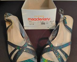 Women's Magdesians Size 12 short heeled sandals