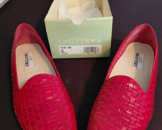 Women's Trotters Size 13 Narrow flats