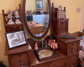 Beautiful Antique Vanity w/ Turned Legs