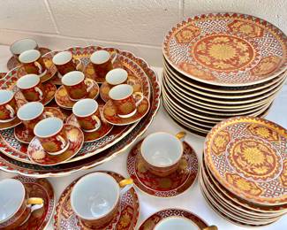 Wow! Beautiful Hand Painted Gold Imari Dinnerware Set