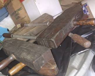 PRIMITIVE ANTIQUE WOODEN CLAMPS