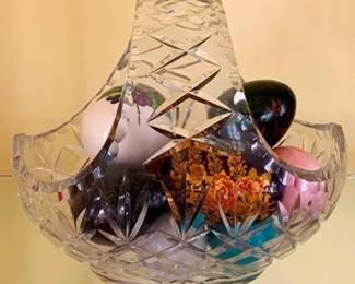 476 - Crystal Basket w/ Eggs 7"