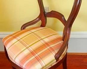 453 - Victorian Carved Balloon Back Chair 37 x 18 x 18