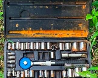 697 - Ratchet Set in Box 10"