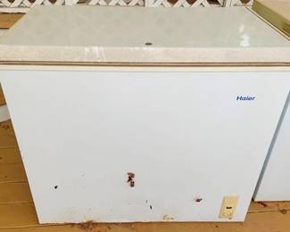 424 - Haeir Freezer Chest 33 x 29 x 20 You are buying a used as-is electric/electronic item. We do not guarantee all components are present, and if it is not expressly stated, it is untested.