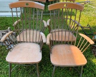 627 - 4 Mid-Century Spindle Back Armchairs 42 x 19 x 20