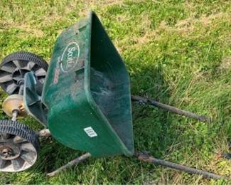 618 - Scotts Seeder 28 x 20 x 20