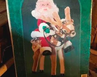 261 - Animatronic Santa in Box 24" You are buying a used as-is electric/electronic item. We do not guarantee all components are present, and if it is not expressly stated, it is untested.