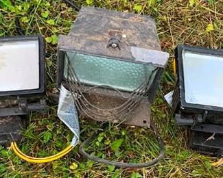 601 - 3 Floodlights You are buying a used as-is electric/electronic item. We do not guarantee all components are present, and if it is not expressly stated, it is untested.