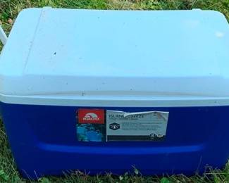 615 - Igloo Cooler 76 can capacity