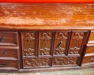 520 - Dresser, as is