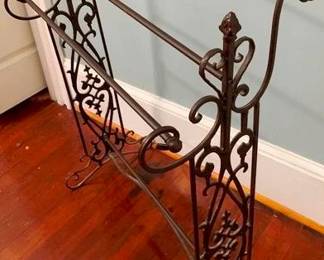 307 - Metal Quilt Rack 36 x 27 x 12