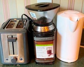 393 - Assorted Items You are buying a used as-is electric/electronic item. We do not guarantee all components are present, and if it is not expressly stated, it is untested.
