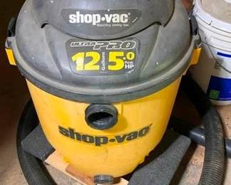 688 - 12.5 Gallon Shop Vac 5HP, 24" Tall You are buying a used as-is electric/electronic item. We do not guarantee all components are present, and if it is not expressly stated, it is untested.
