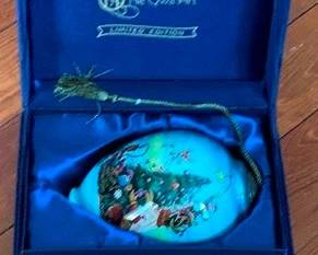 118 - Ne'Qwa Art Signed Christmas Ornament in box, #667/1500