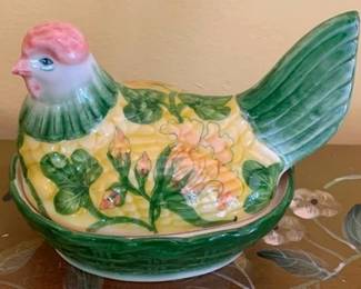 153 - Ceramic Hen on Nest 5 x 6