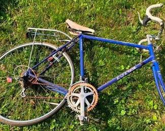 636 - Lotus Bike, no front wheel, 26" wheel