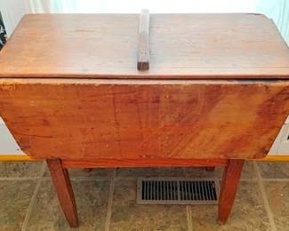 318 - Primitive Dough Box on Legs w/ Lid 31 x 27 x 15