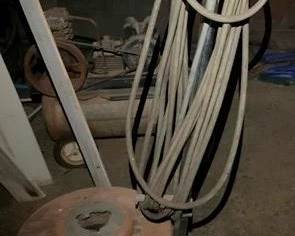 672 - Floor Polisher 46" You are buying a used as-is electric/electronic item. We do not guarantee all components are present, and if it is not expressly stated, it is untested.
