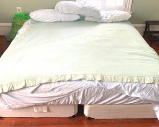 43 - King Size Mattress & Boxsprings 79 x 80
