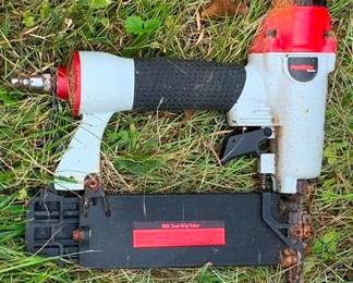 702 - Brad Nailer 18ga 2" You are buying a used as-is electric/electronic item. We do not guarantee all components are present, and if it is not expressly stated, it is untested.