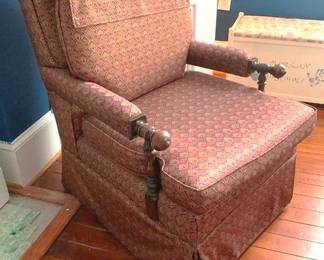 102 - Vintage Arm Chair 39 x 24 x 32