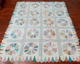222 - Dresden Plate Quilt 93 x 76 Some Wear