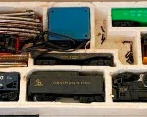 224 - Vintage O Scale Train Set w/ Tracks You are buying a used as-is electric/electronic item. We do not guarantee all components are present, and if it is not expressly stated, it is untested.