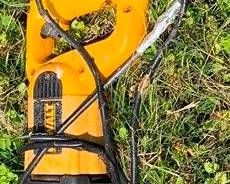 693 - DeWalt Sawzall 17" You are buying a used as-is electric/electronic item. We do not guarantee all components are present, and if it is not expressly stated, it is untested.