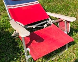 622 - Nautica Beach Chair 34 x 26 x 20