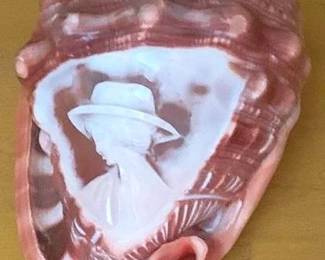 187 - Carved Conch Shell w/ Portrait 4 x 6