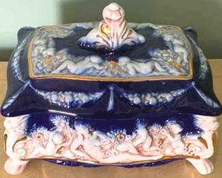 26 - Vintage Norleans Italy Capodimonte Box 6 x 5 x 4