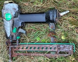 699 - Hitachi Nail Gun 10" You are buying a used as-is electric/electronic item. We do not guarantee all components are present, and if it is not expressly stated, it is untested.