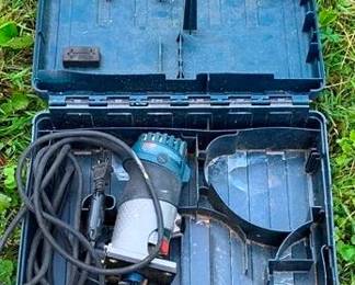 605 - Bosch Colt 1 HP Router w/ Case You are buying a used as-is electric/electronic item. We do not guarantee all components are present, and if it is not expressly stated, it is untested.