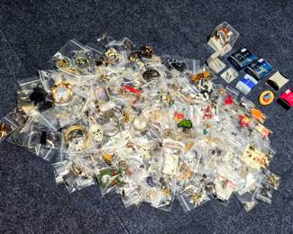 Hundreds of Vintage Jewelry Items!