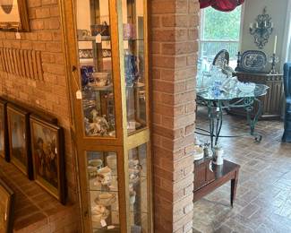 Vitrine with lighting and glass shelves