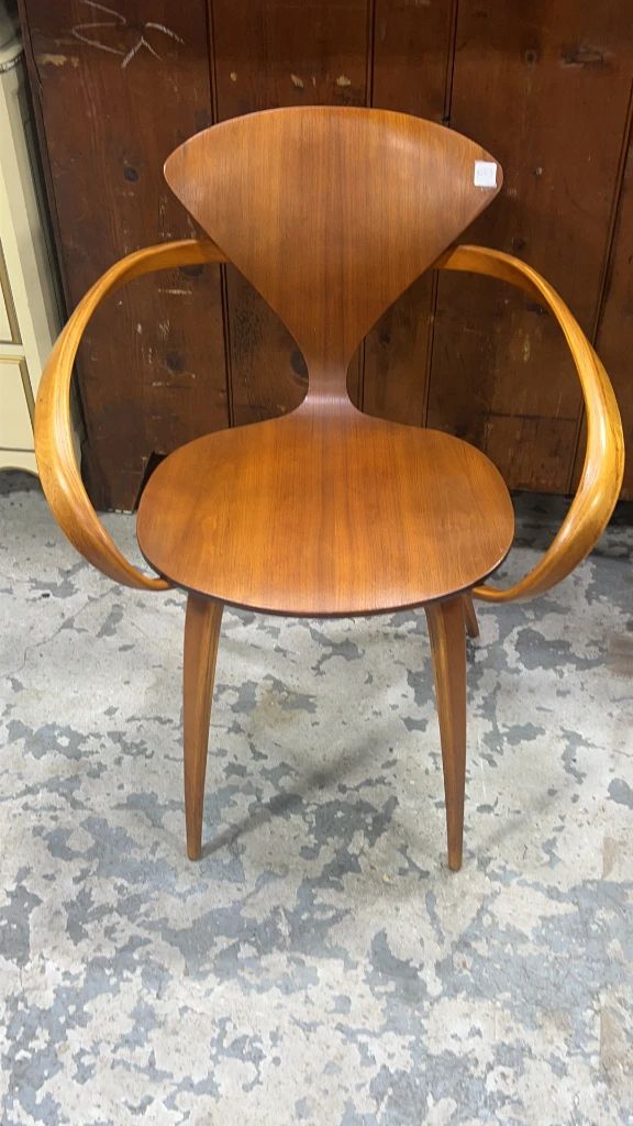 Walnut Mid Century Pretzel Chair