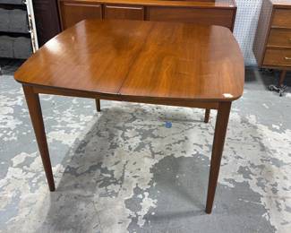 United Furniture Mid Century Walnut Dining Table
