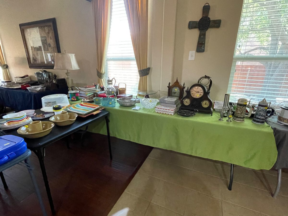 Misc decorative items and kitchenware