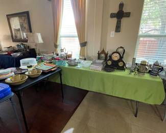 Misc decorative items and kitchenware