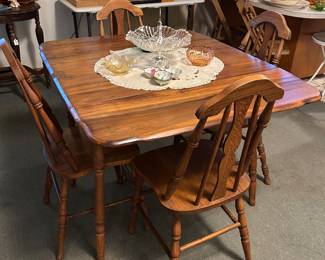 Beautiful small drop leaf table & 4 chairs
