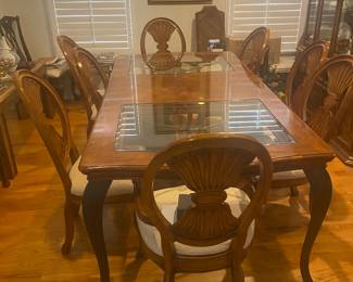 Stunning HENREDON DINING table and 8 chairs