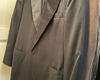 Brooks Bros Tuxedo & Over 12 Men's Jackets & Sports Coats By Calvin Klein, Ralph Lauren & More, Mostly Size M
Lot #: 81