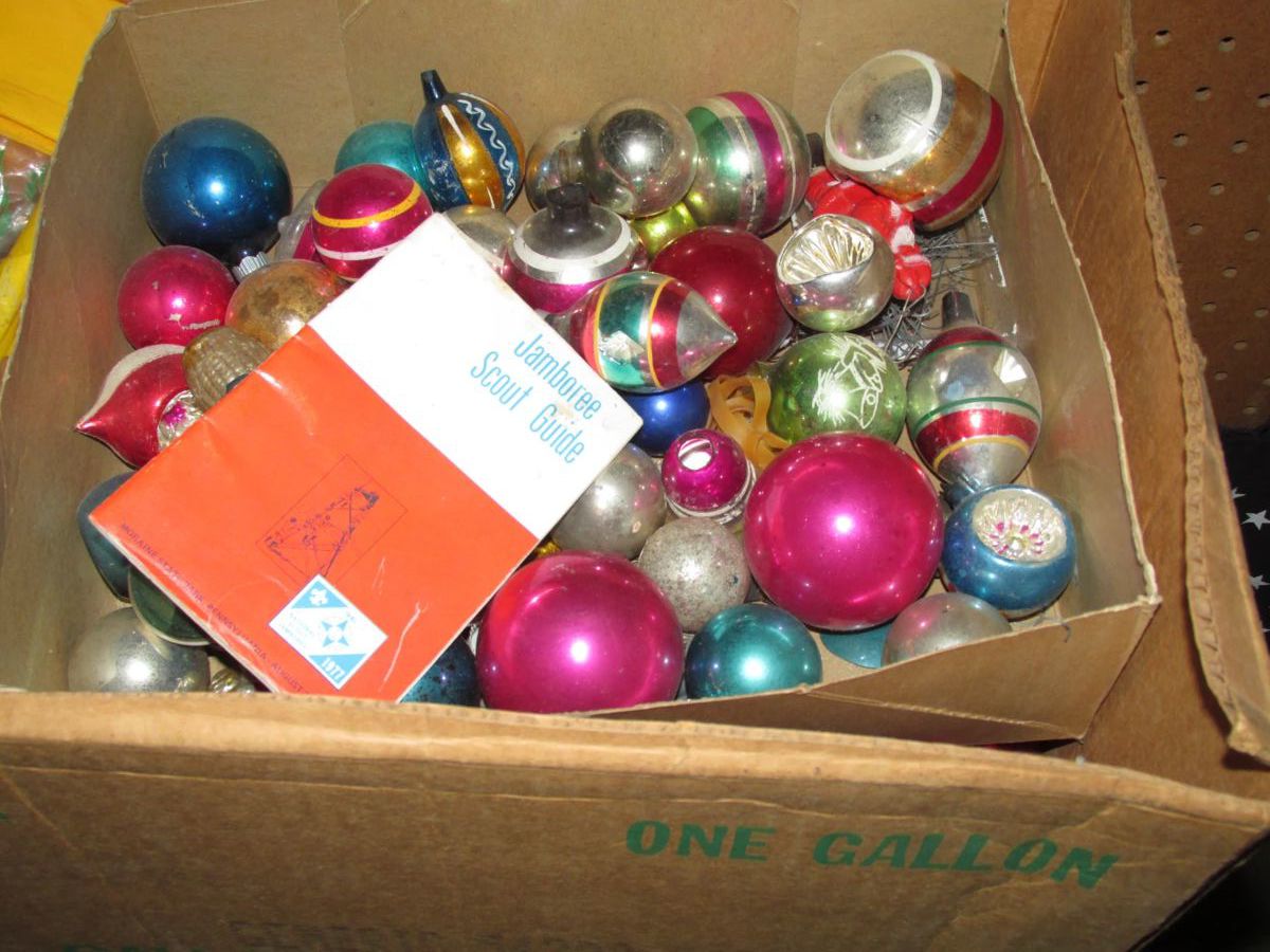 VINTAGE X-MAS ORNAMENTS