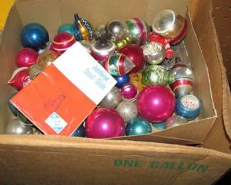 VINTAGE X-MAS ORNAMENTS