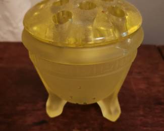 L E Smith depression era satin yellow flower frog vase hand painted