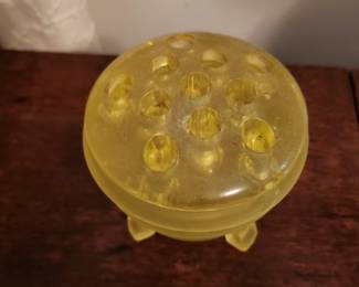 L E Smith depression era satin yellow flower frog vase hand painted