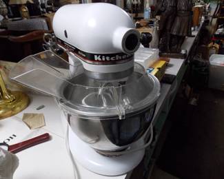 White Kitchen Aid Stand mixwe